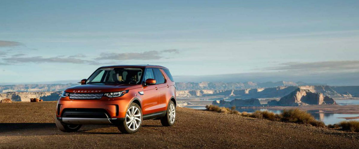 Vyhrajte v Eurojackpotu Land Rover Discovery. Které celebrity značce podlehly?