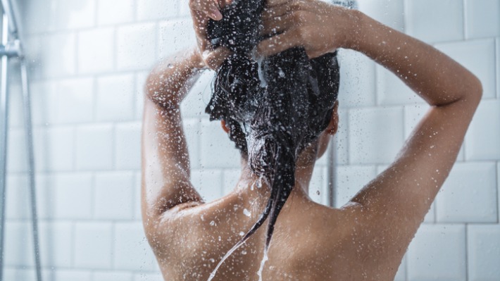 Sprchovat se ráno nebo večer? Vědci přišli s odpovědí, co je pro organismus lepší