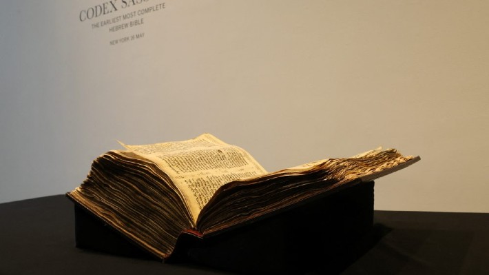 Hebrejská bible míří do aukce. Stane se nejdražší vydraženou knihou na světě? 