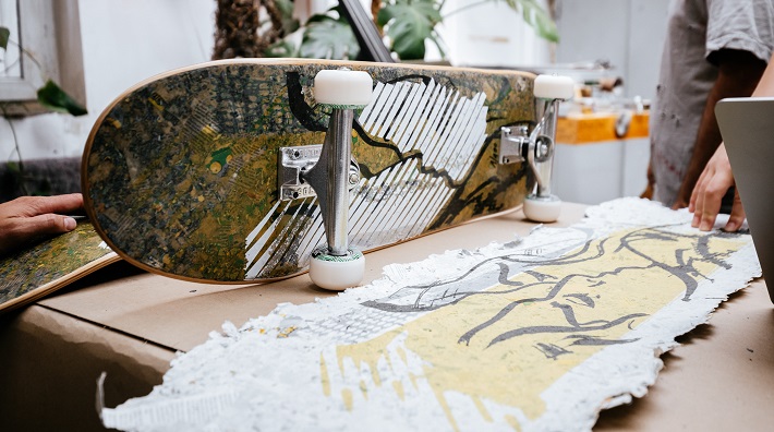 reLosy mají nový přírůstek: skateboard ze stíracích losů