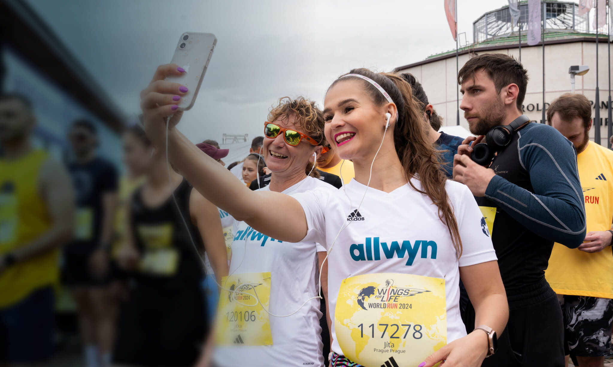 Jak je Sazkapropojen&aacute; s Allwyn?