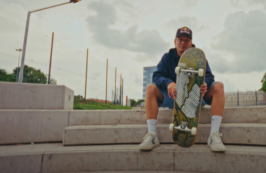 reBoard : Designov&yacute; skateboard symbolizuj&iacute;c&iacute; spojen&iacute; a odvahu@